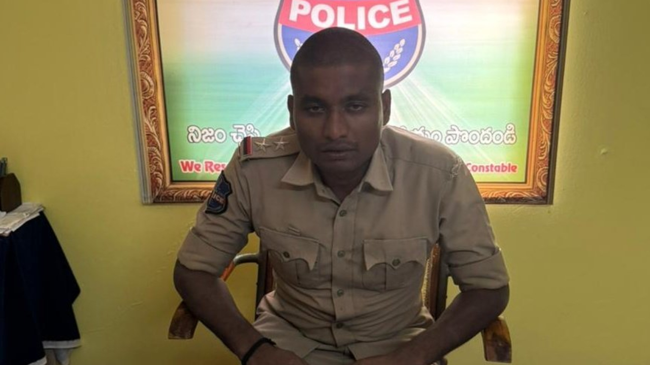 Rajesh, SI & SHO of Tekmal Police Station in Medak District was caught by Telangana ACB. Credit: x.com/TelanganaACB