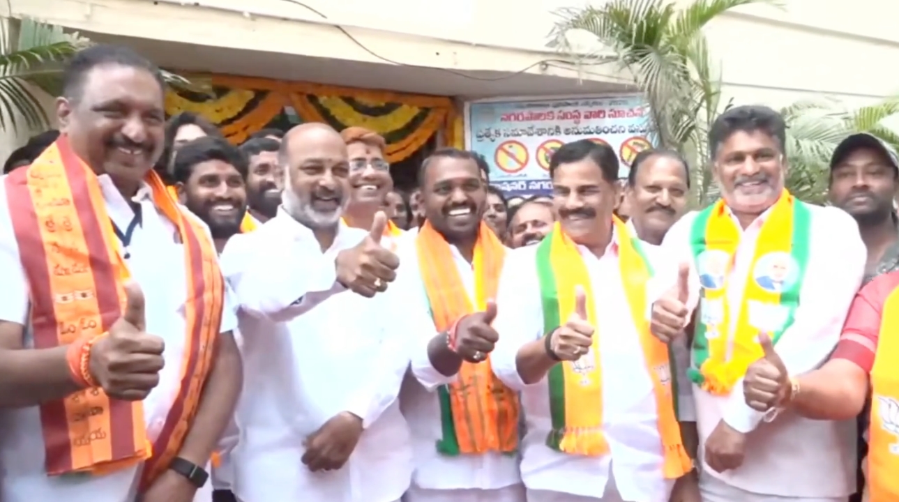 Abstentions and uneasy alliances decide mayoral posts in Telangana’s urban local bodies
