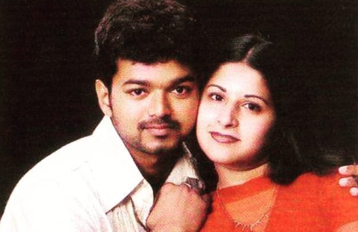 Sankgeetha and Vijay in happier times. Credit: instagram.com/sangeethavijay__official