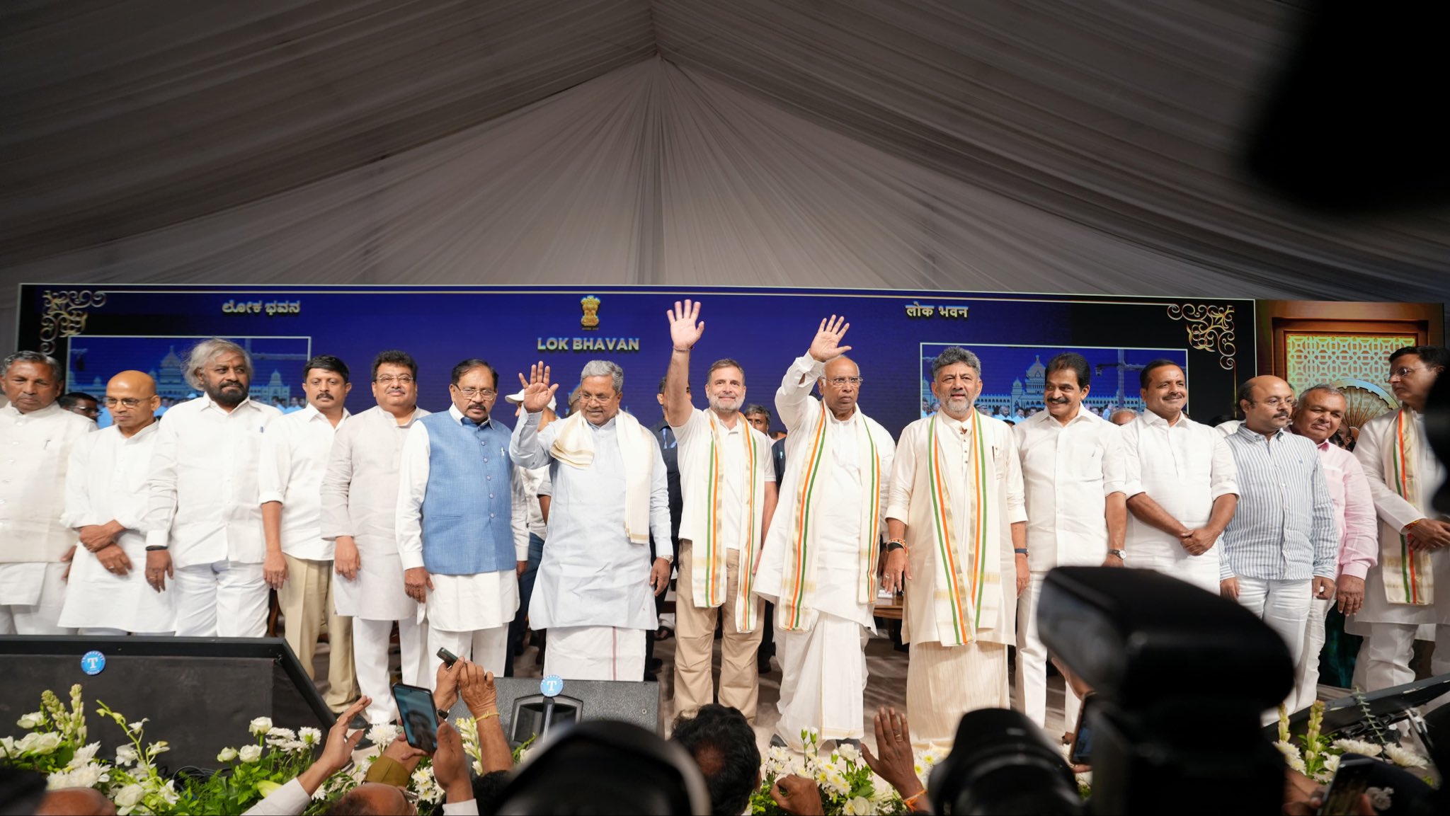 DK Shivakumar and the ministers with Congress leaders after taking the oath of office.