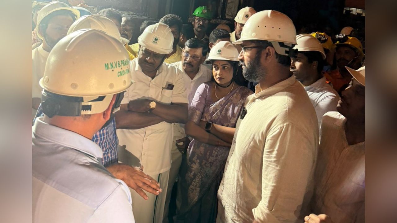 Union Minister HD Kumaraswamy visited the Vizag Steel Plant following the accident.