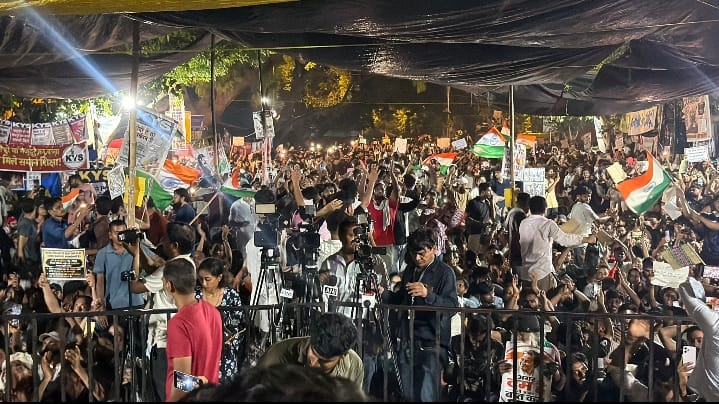 The crowd at the CJP protest site swelled on Sunday night despite prohibitory orders.