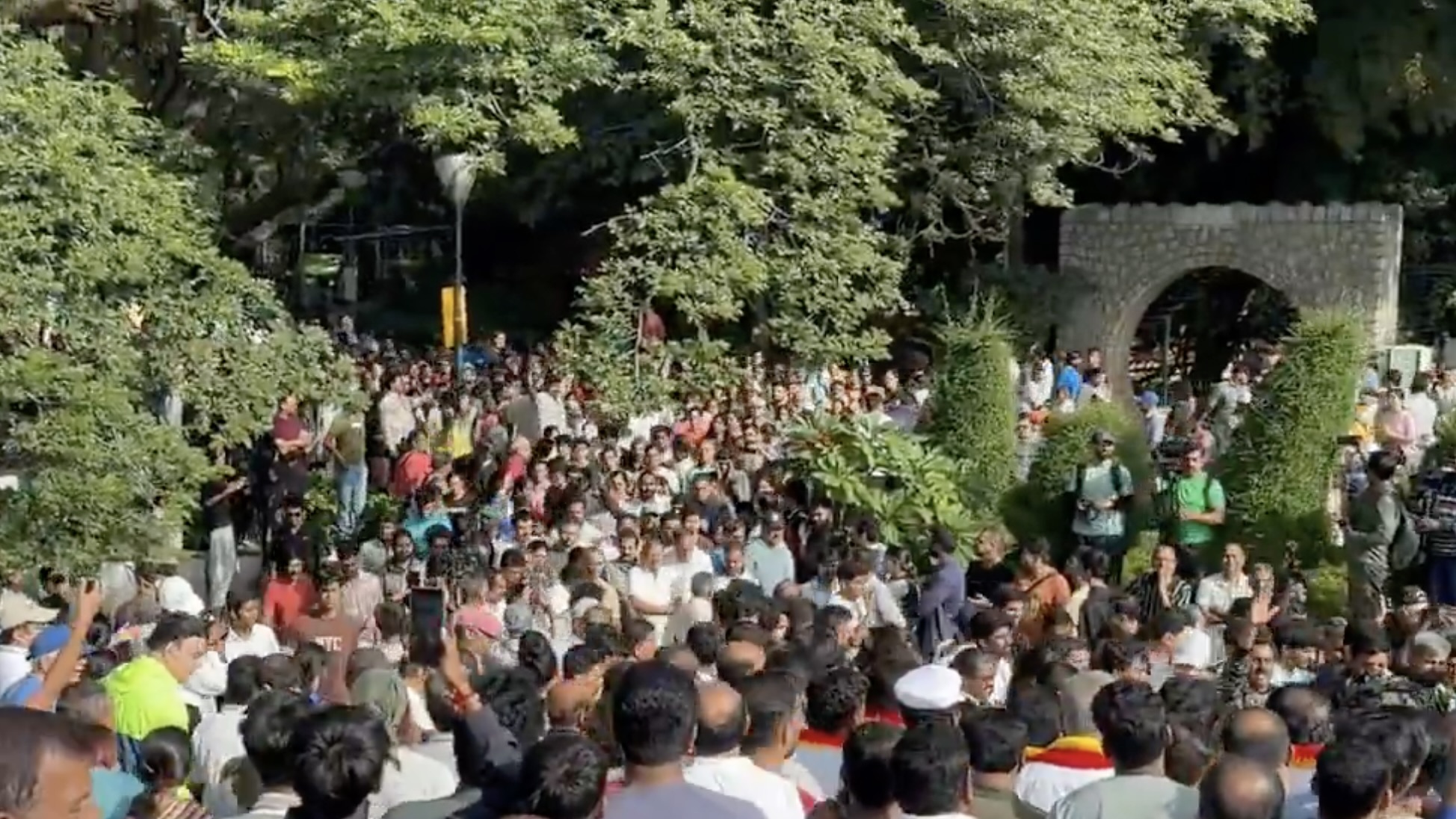 ‘Abandon tunnel road project’: Thousands gather at Lalbagh against Karnataka govt’s amendment to Parks Act