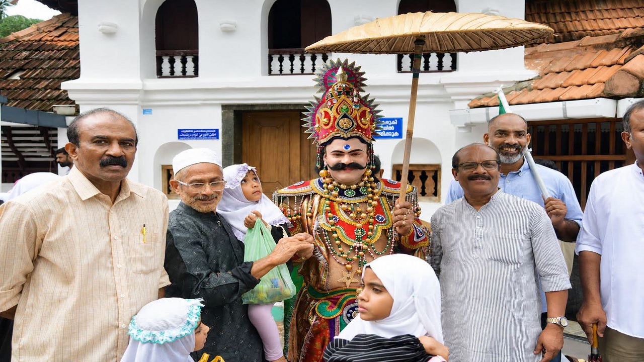 At Kottayam's Thazhathangadi Juma Masjid, Onam has been celebrated in a spirit of unity, with people dressed as Mahabali visiting the mosque and being welcomed as part of the celebration.