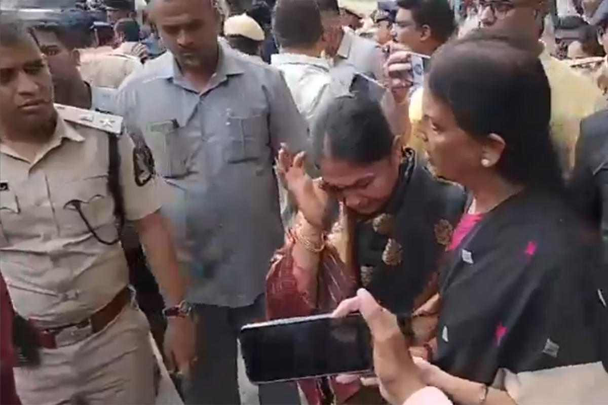 BRS MLA Sunitha Laxma Reddy ln tears at Telangana Assembly premises. (Videograb)