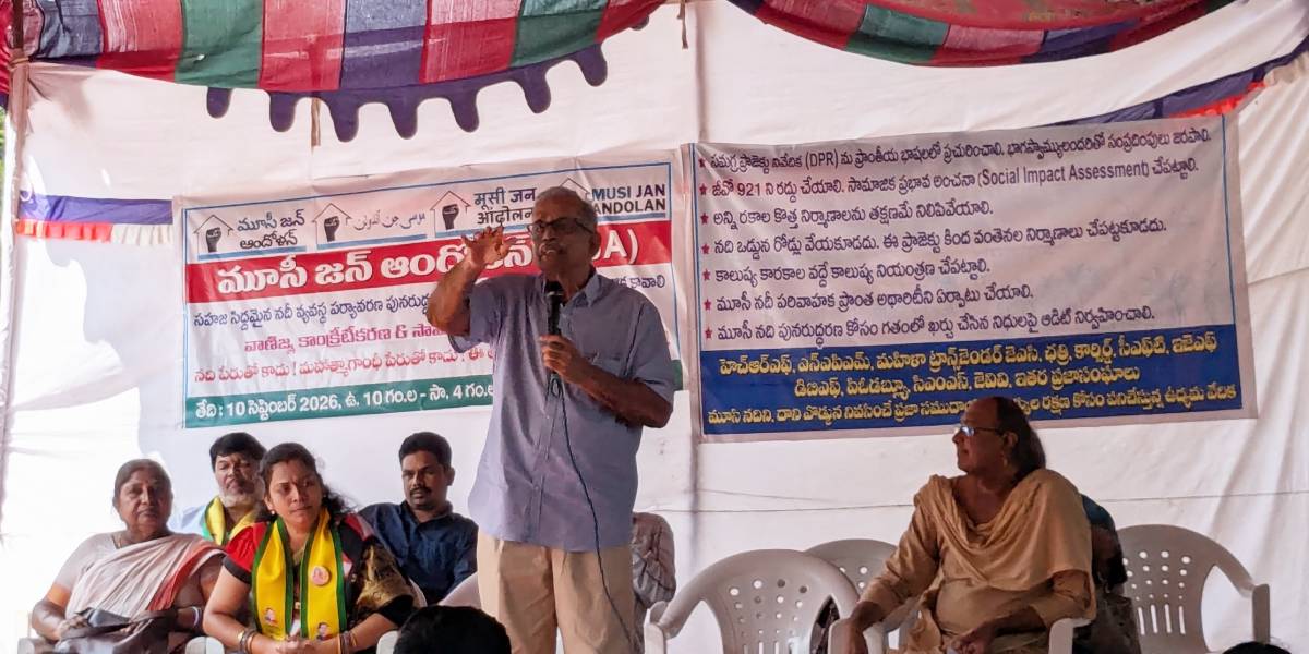 Picture of retired scientist and activist K Babu Rao addressing the gathering at Musi Jan Andolan protest on 10 September 2026
