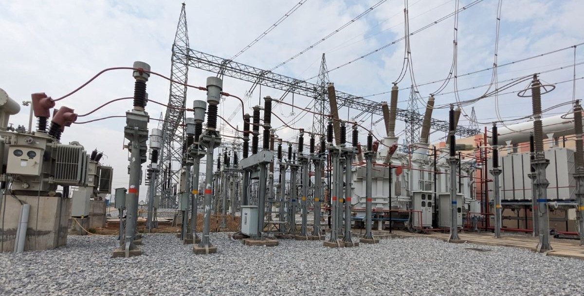 People reel under muggy heat and power cuts