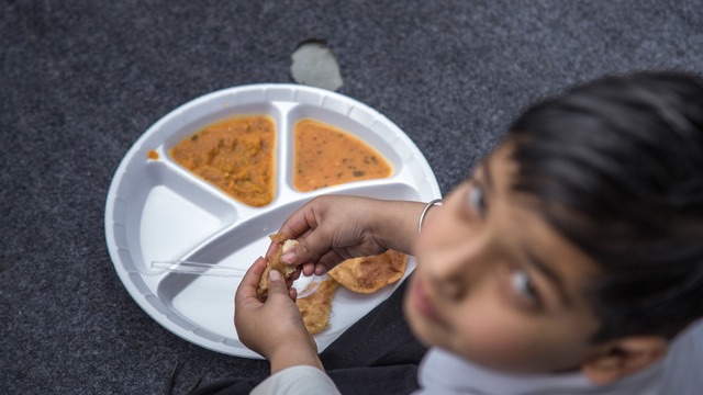 India ranks 100th in Global Hunger Index, behind Bangladesh, Nepal and Sri Lanka