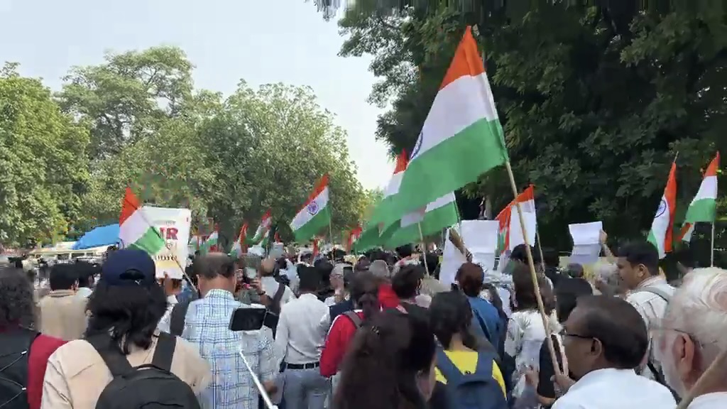 People Against SIR leads ‘Tiranga March’ to Election Commission headquarters in Delhi