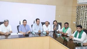 Karnataka sugarcane farmers suspend agitation, give Centre until 26 November to meet demands
