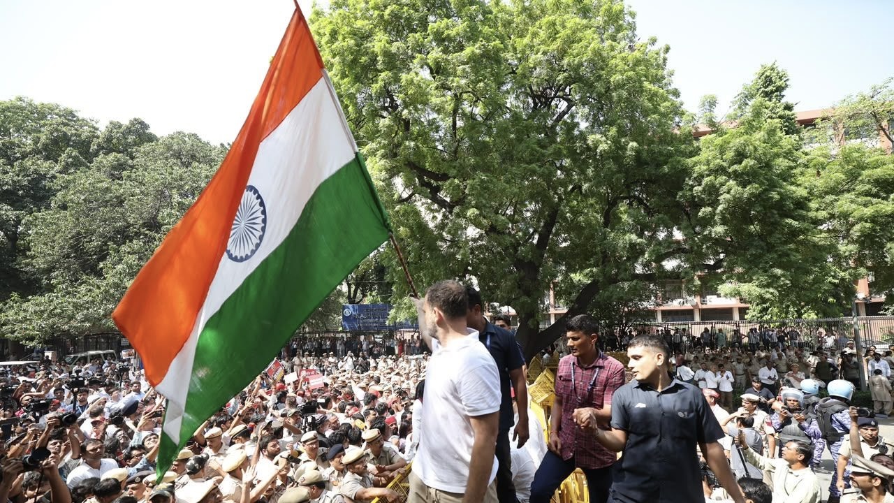 Delhi protests: Congress to hold ‘Chalo Delhi’ march at 1.30 pm; six Metro stations shut