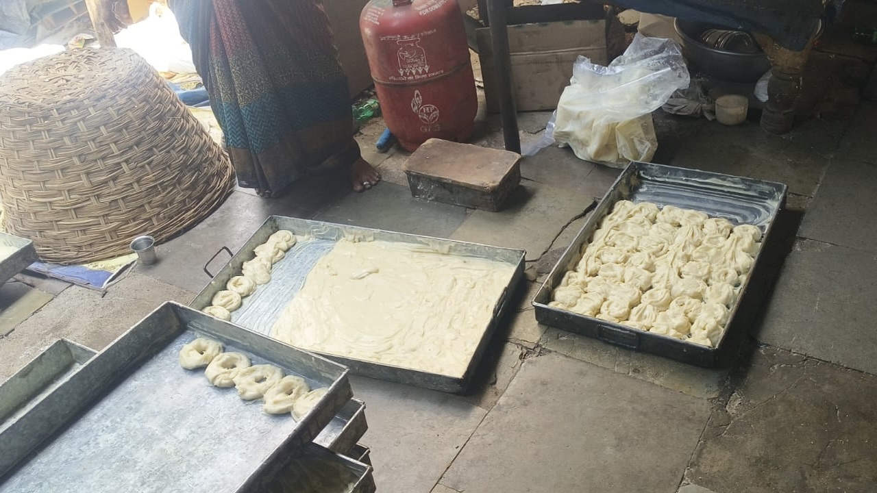Gutka, flies and filthy kitchens: TG SAFE suspends licences of five pheni and khara manufacturers in Hyderabad