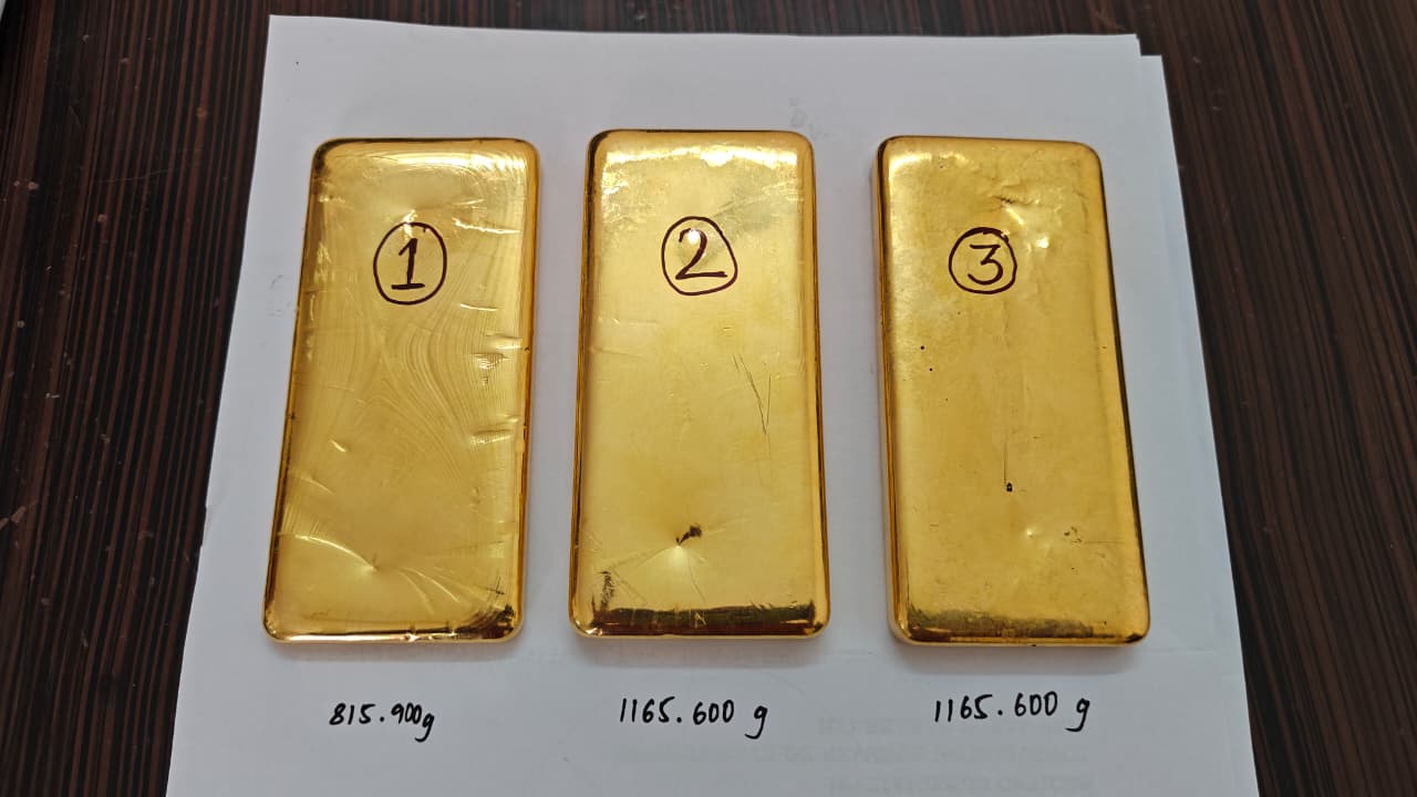 Gold found in the possession of alleged smugglers.