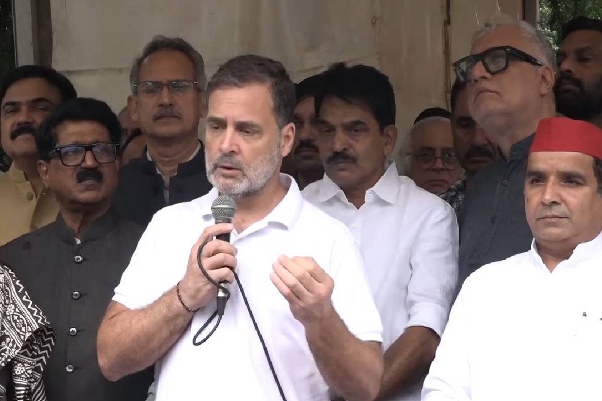 Opposition postpones ‘public impeachment’ of CEC to October 31 due to rain; invites people to join Ramlila Maidan march