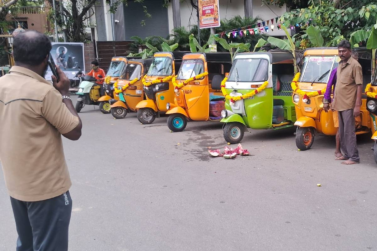 Auto drivers have welcomed the government's revised fare structure, saying it could benefit both drivers and passengers.