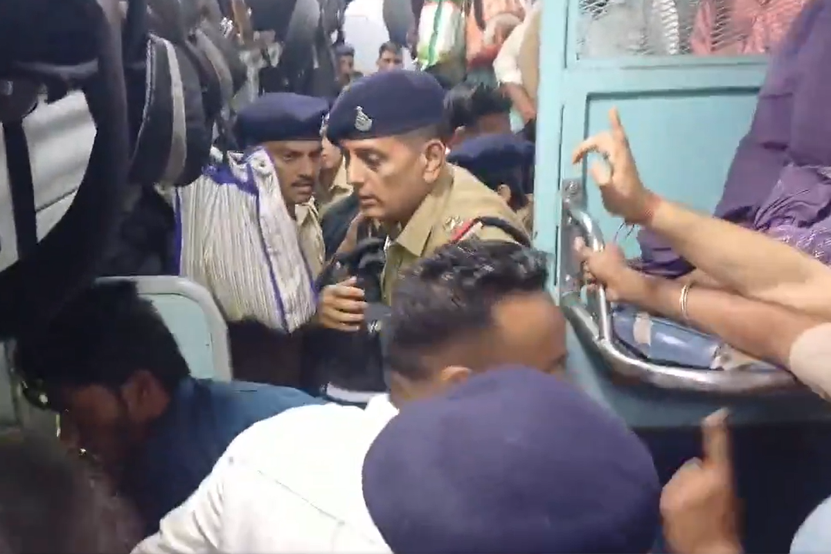 Police forcibly detained students travelling from Pune to Delhi to participate in the protests demanding resignation of Chief Election Commissioner Gyanesh Kumar.