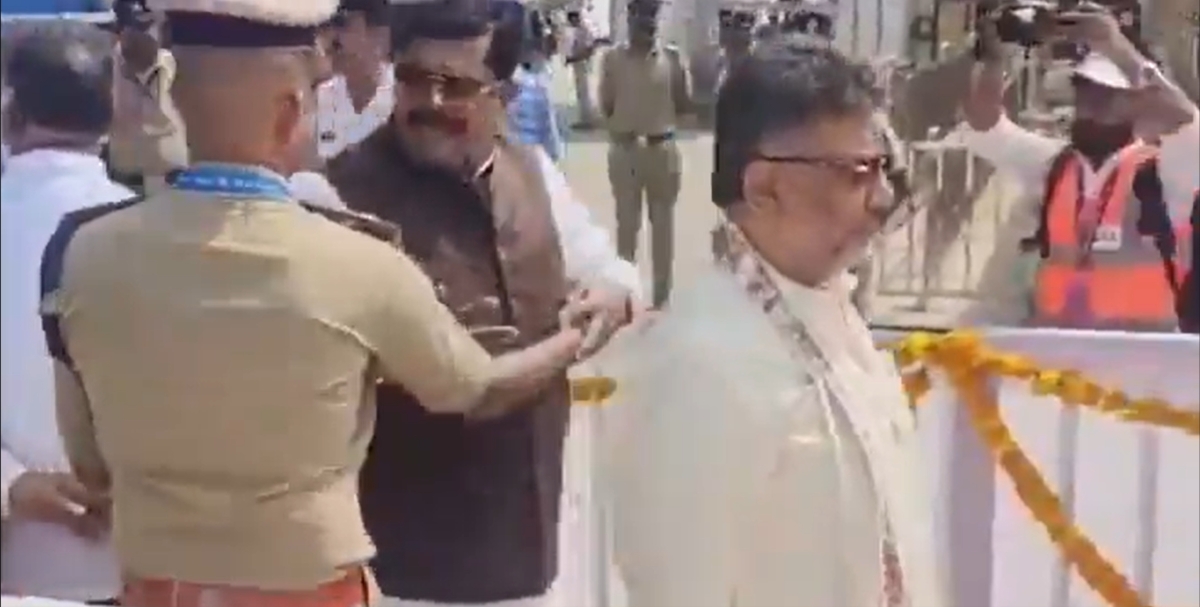 The ministers were following the Chief Minister towards the venue when the police officer stopped them.