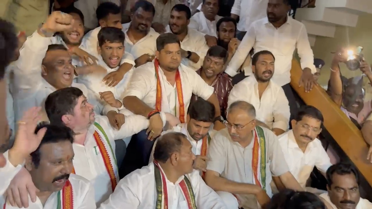 Telangana Congress alleges Centre is withholding trains for Delhi rally against SIR, stages protest at Rail Nilayam