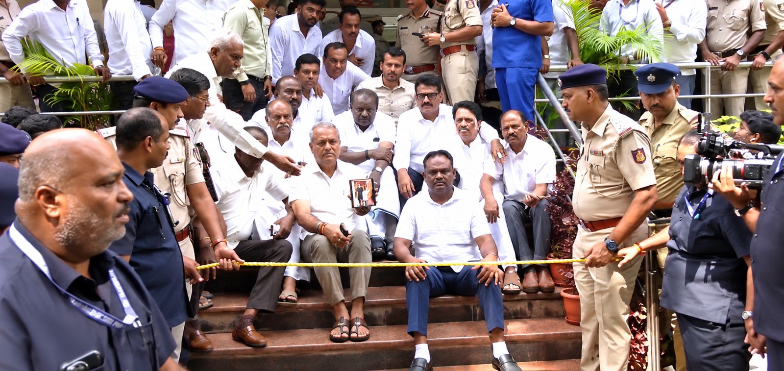 HD Kumaraswamy stages sit-in